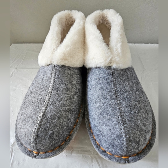 CLARKS Cloudsteppers Women's Gray Step Flow Low Indoor Outdoor Slippers - Picture 3 of 9